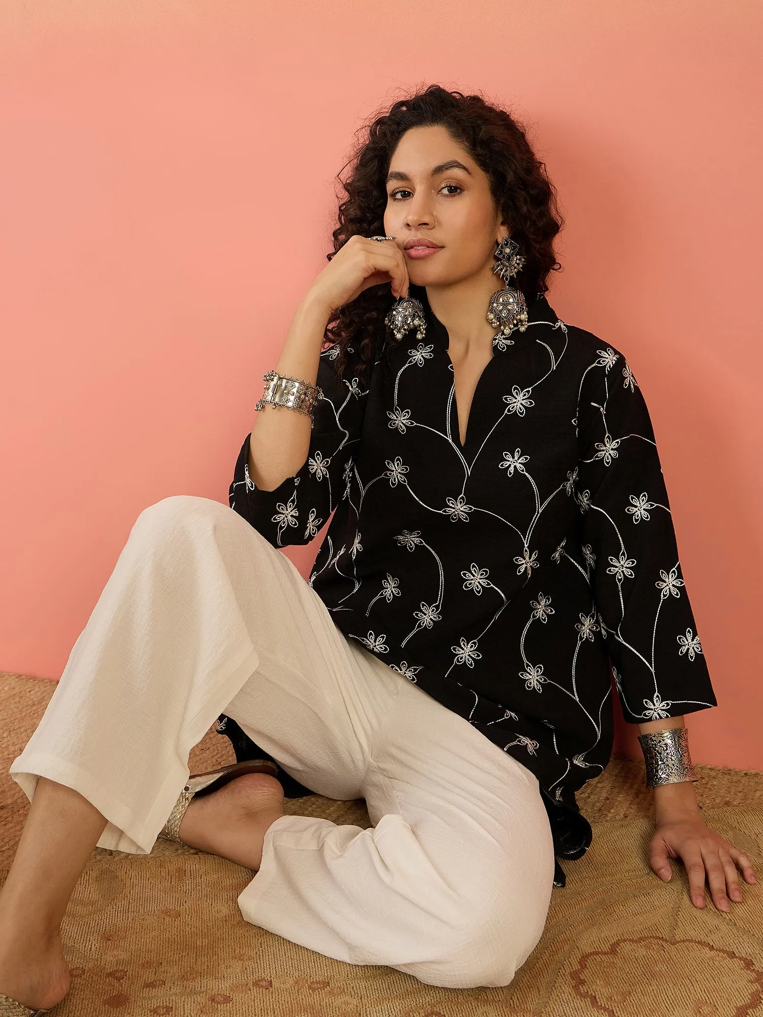 BLACK EMBROIDERY MANDARIN WHITE SET