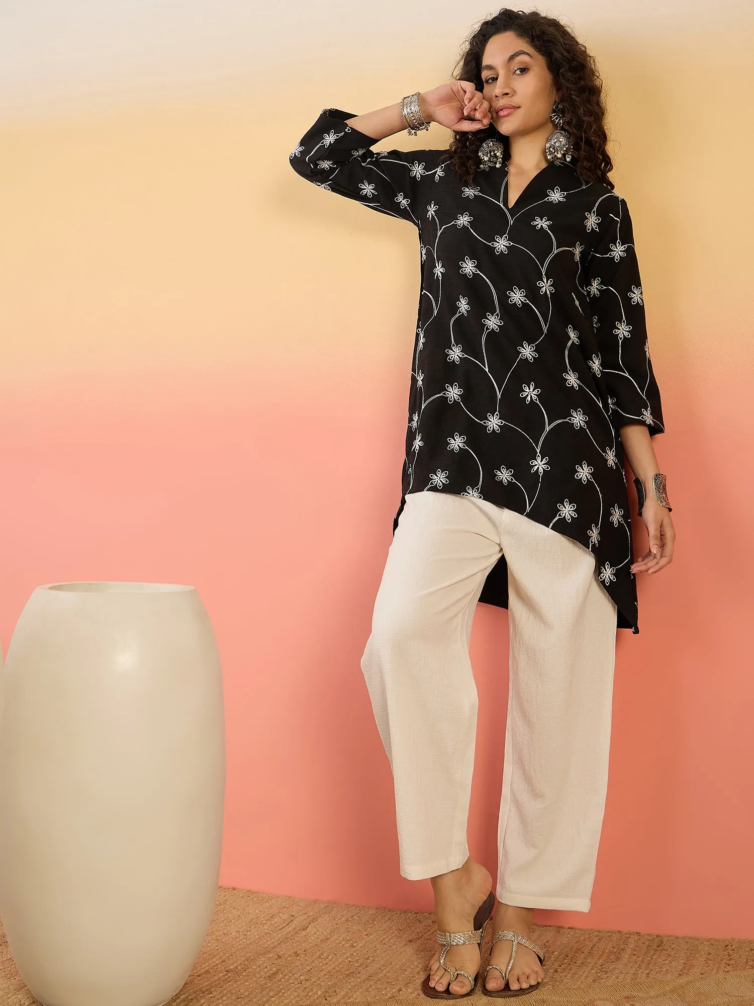 BLACK EMBROIDERY MANDARIN WHITE SET