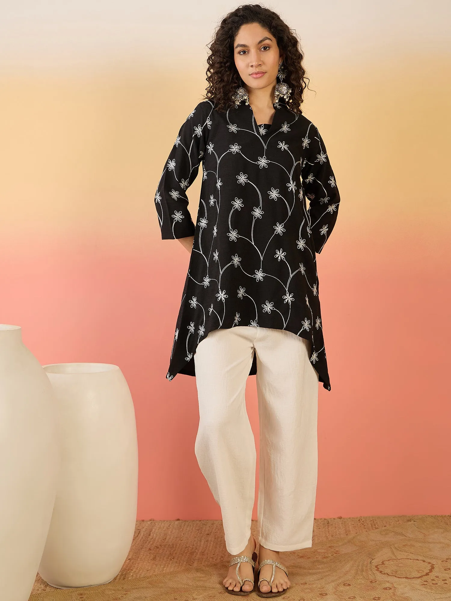 BLACK EMBROIDERY MANDARIN WHITE SET