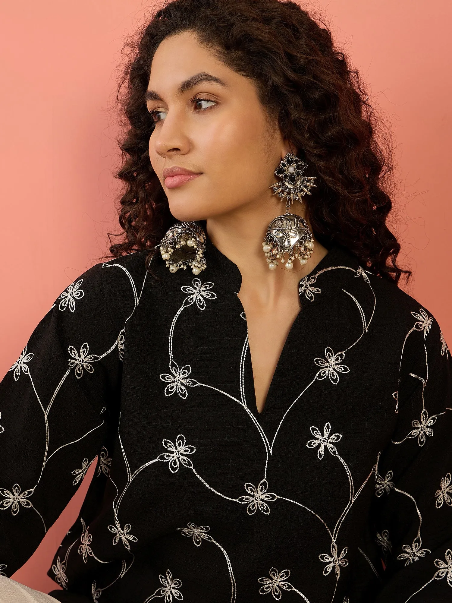 BLACK EMBROIDERY MANDARIN WHITE SET