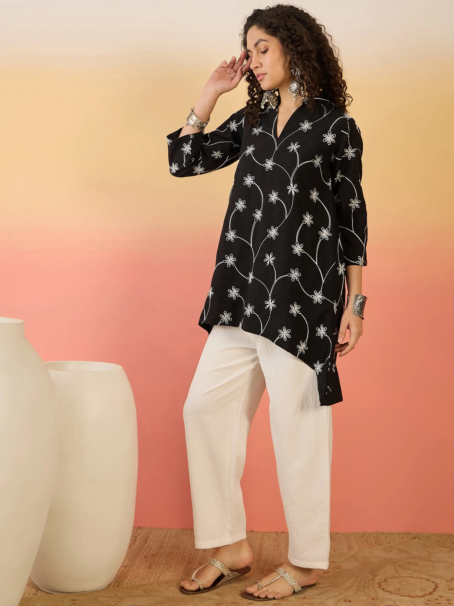 BLACK EMBROIDERY MANDARIN WHITE SET