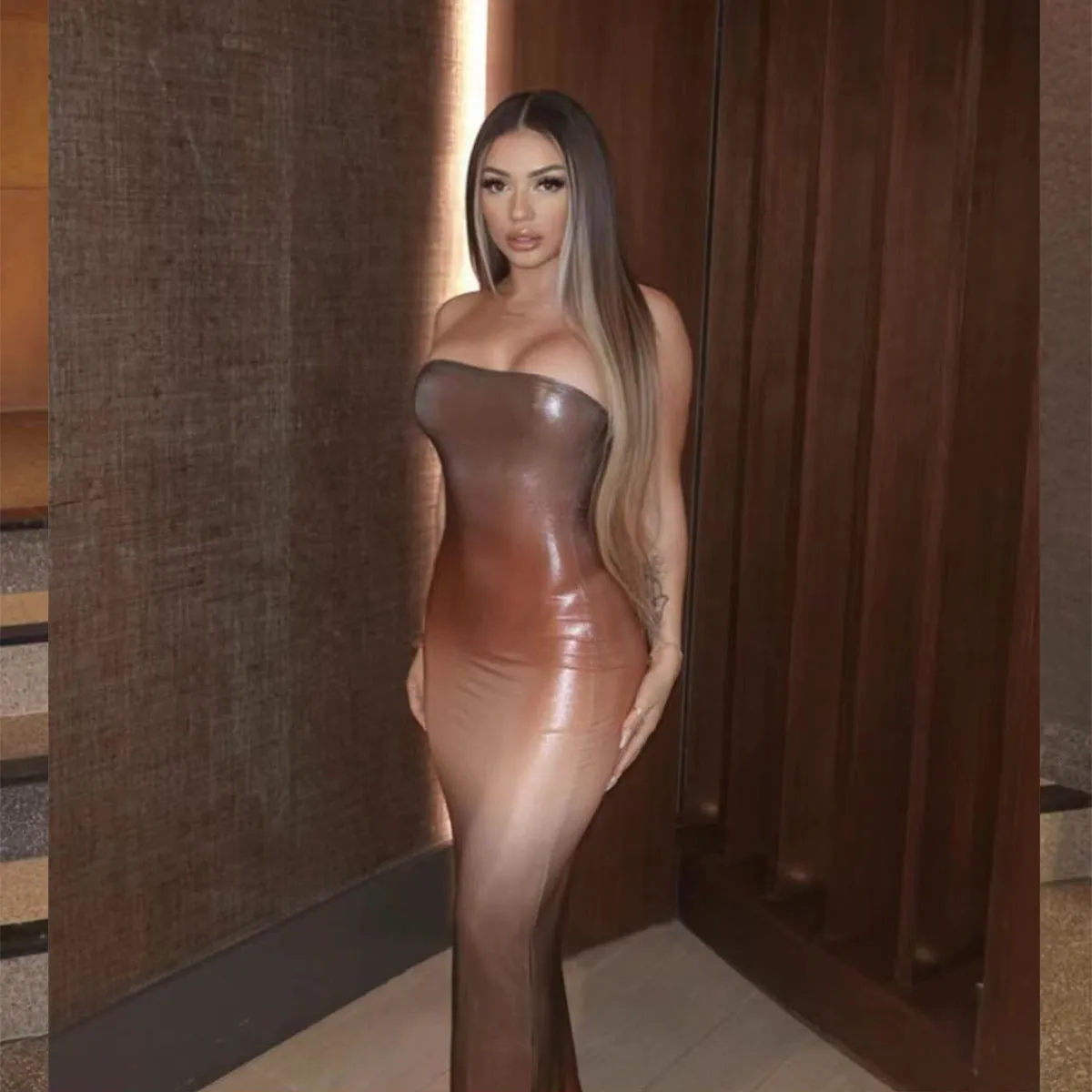 Elegant Strapless Ombre Bodycon Maxi Dress with Glossy Finish