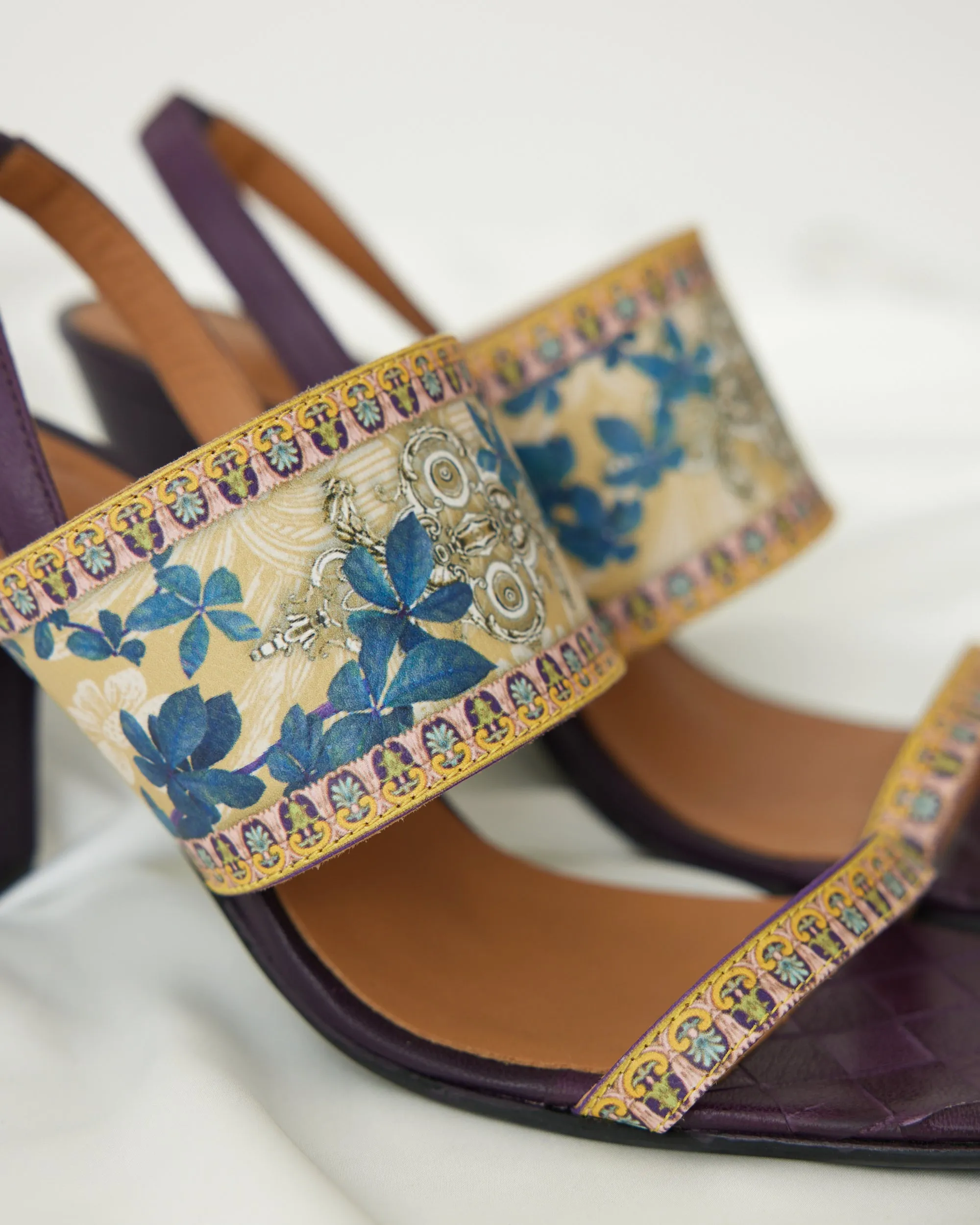 Love in Portofino (Vagator) - Heels : Mustard