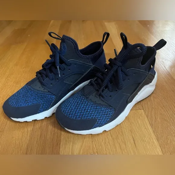 NIKE Huarache Big Kids - size 5.5 - color navy / royal blue
