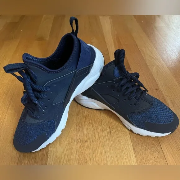 NIKE Huarache Big Kids - size 5.5 - color navy / royal blue