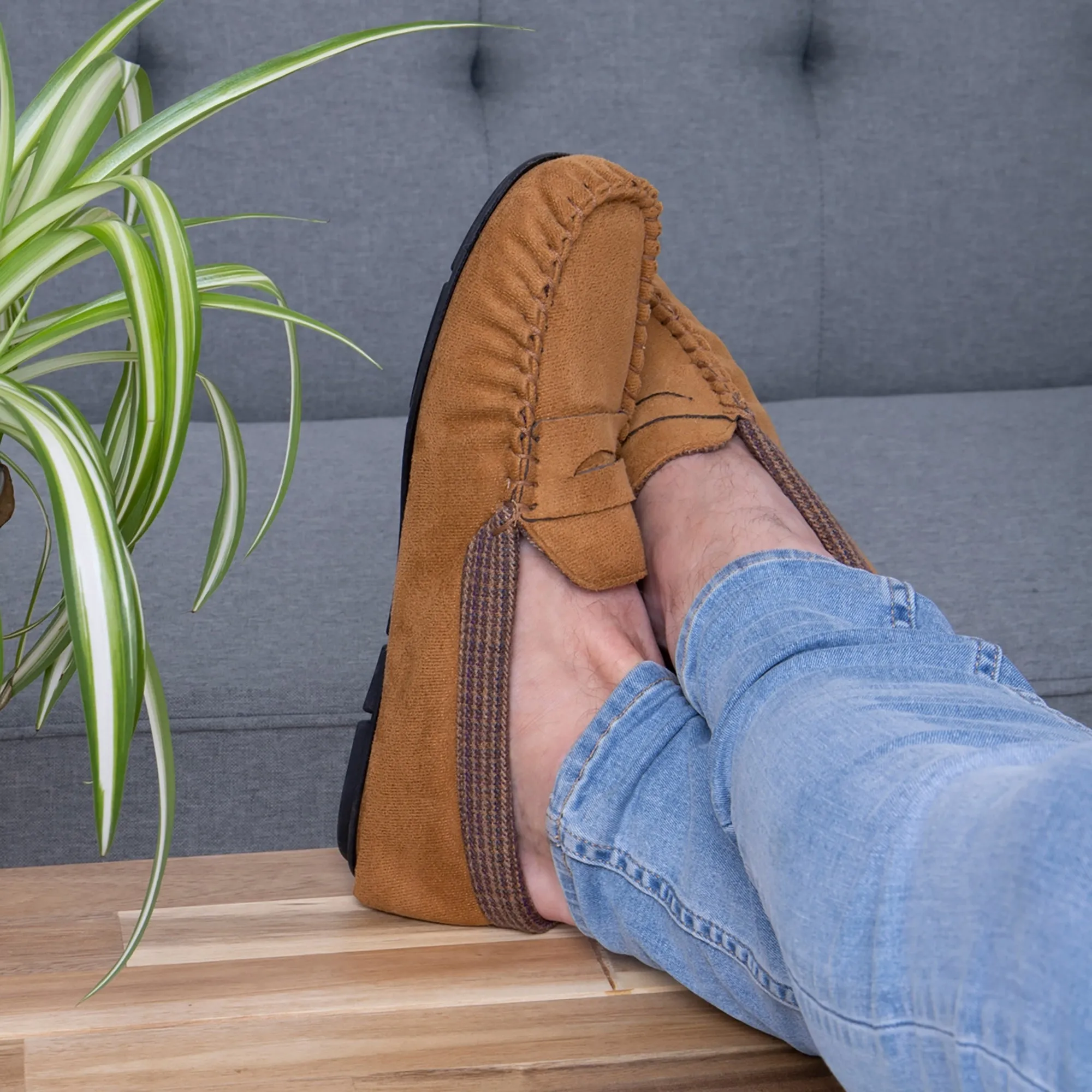 Totes Isotoner SUEDETTE WITH CHECK LINING Mens Moccasin Slippers Biscuit